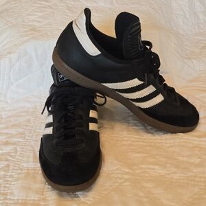 Adidas Men's Black and White Classic Sneakers